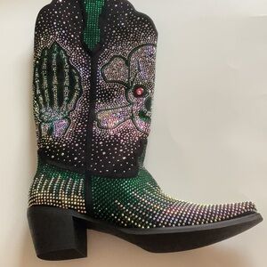 Embellished Green,pink,Black Western Boots, size 9, heel –2.5 inches,NWT,perfect